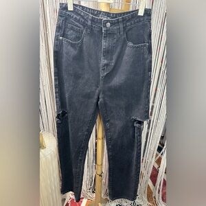 🛸Prettylittlething black baggy boyfriend with unique destress🛸